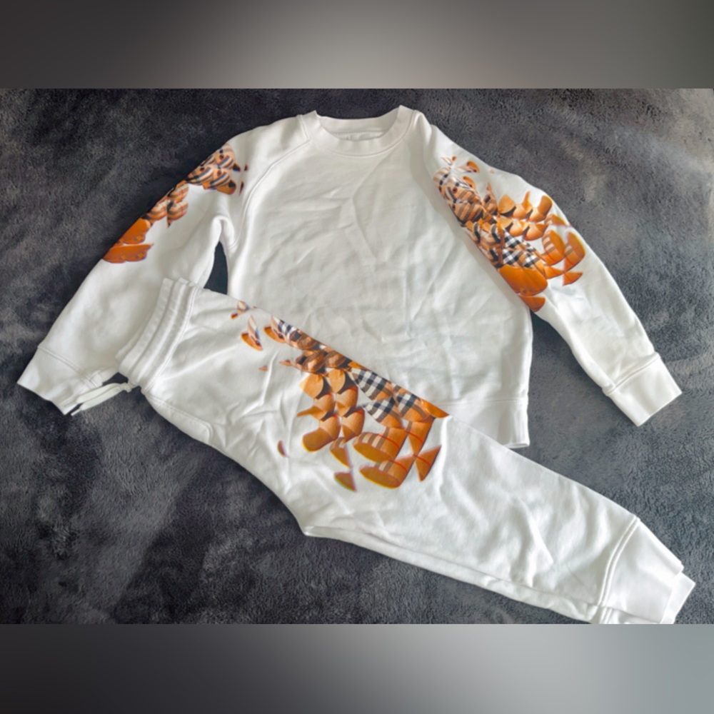 Burberry sweatsuit excellent condition size 10 in little girl